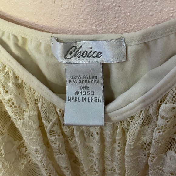 White flowery crop top - Picture 5 of 5